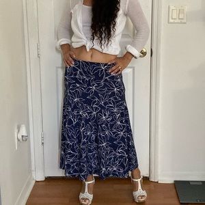 Beach skirt casual look fabric flows on the body